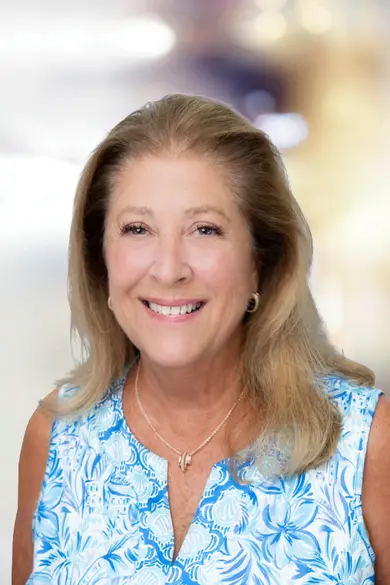Portrait of Lauren Alberti, REALTOR® | GRI | CNE | NRLUX.